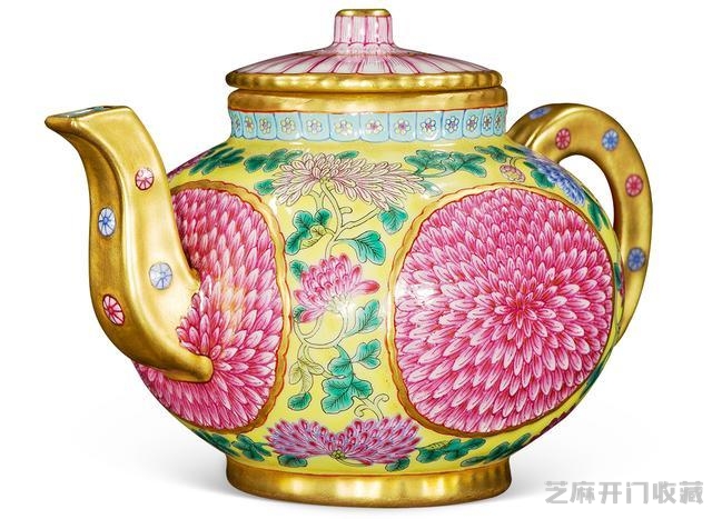 雍正 粉彩涂金开光花卉纹端柄壶