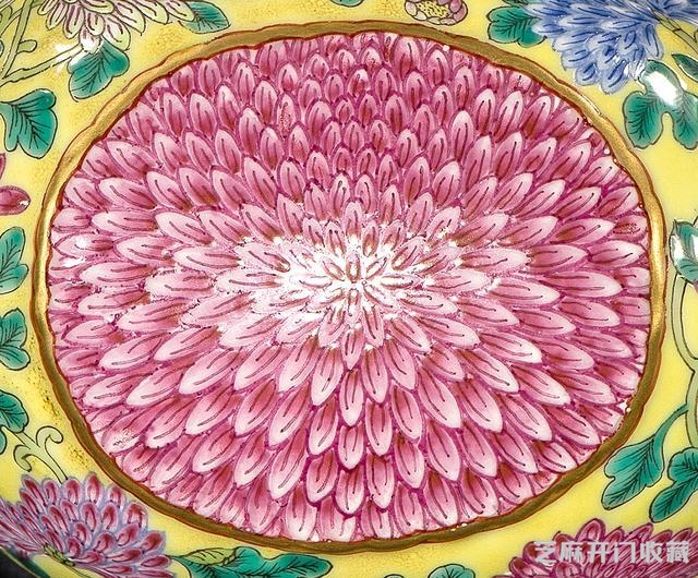 雍正 粉彩涂金开光花卉纹端柄壶