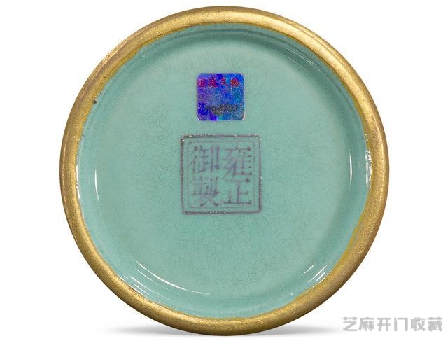 雍正 粉彩涂金开光花卉纹端柄壶