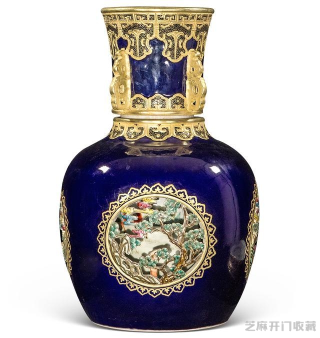 乾隆 蓝釉描金镂空云松纹转心瓶