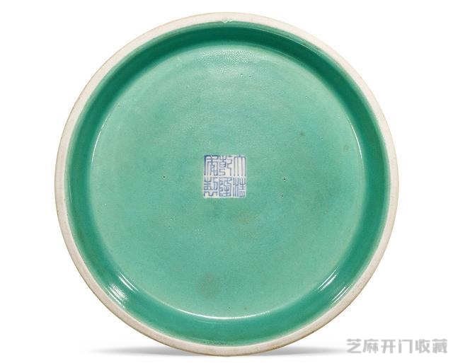 乾隆 蓝釉描金镂空云松纹转心瓶