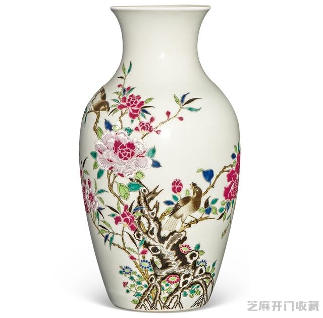 雍正 粉彩折枝花鸟纹橄榄瓶