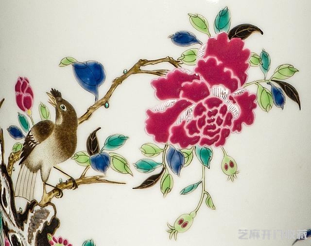 雍正 粉彩折枝花鸟纹橄榄瓶