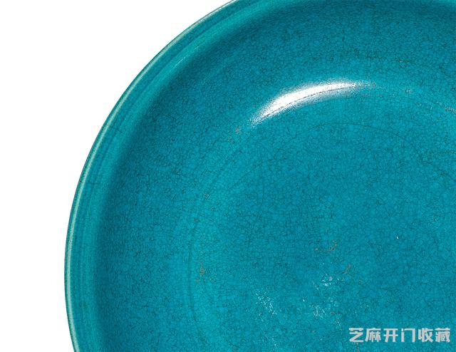 成化 孔雀绿暗龙纹小盘