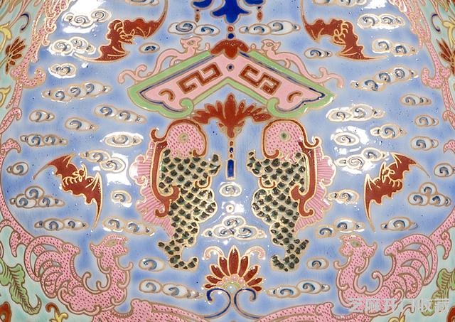 乾隆 洋彩描金巴洛克式奖杯盖瓶