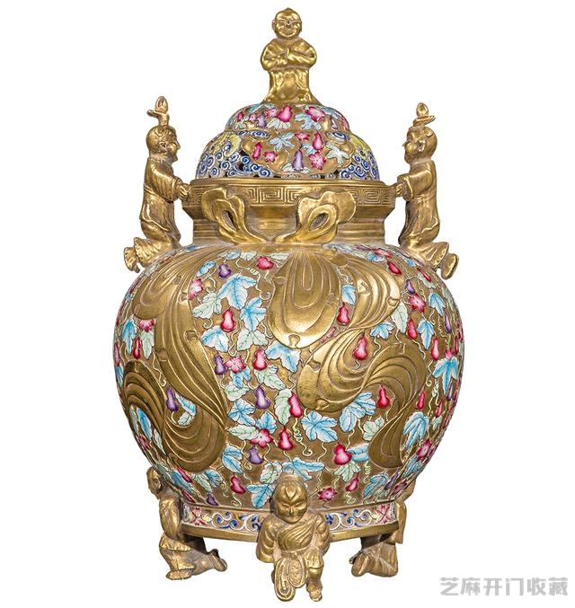 乾隆 粉彩描金塑贴福寿跪人足香薰