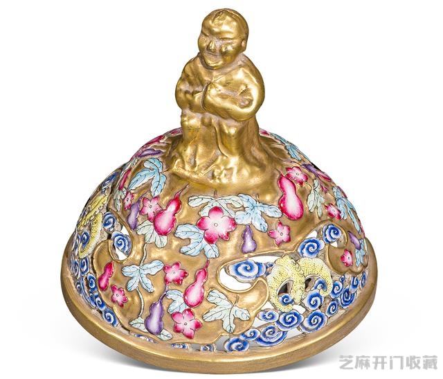 乾隆 粉彩描金塑贴福寿跪人足香薰