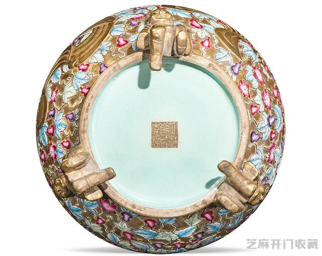 乾隆 粉彩描金塑贴福寿跪人足香薰