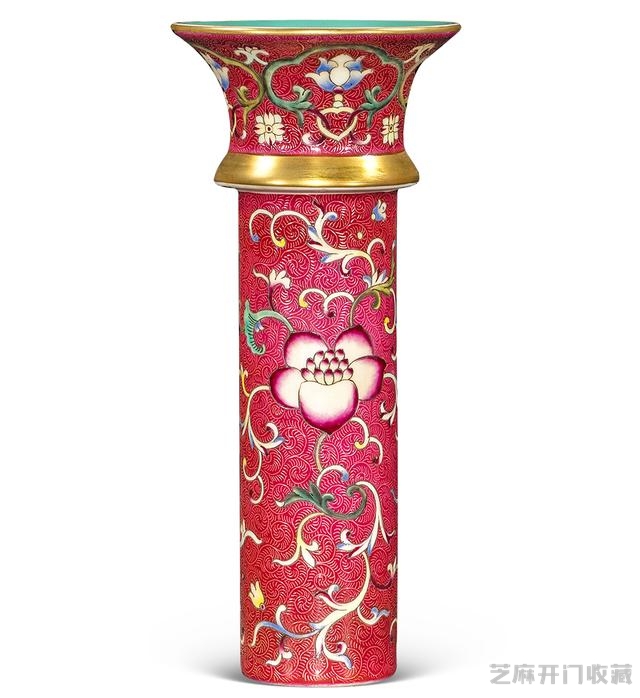 乾隆 粉彩描金镂空轧道八卦转心方瓶（对）