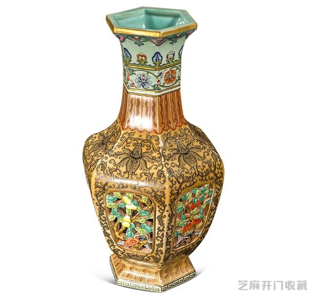 乾隆 粉彩描金镂空秋实纹六方内挂胆瓶（对）