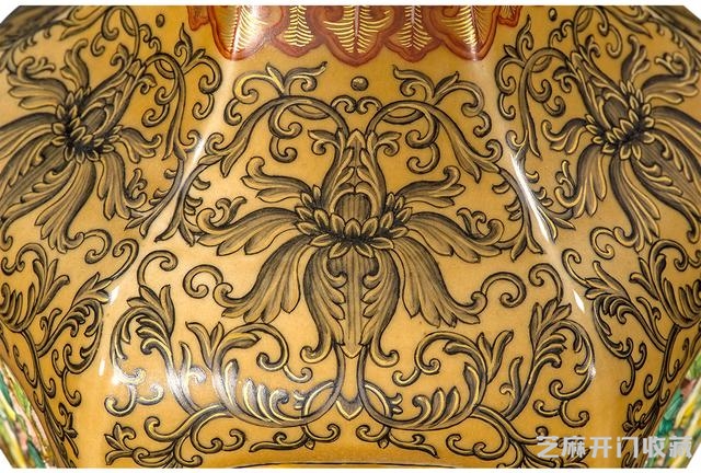 乾隆 粉彩描金镂空秋实纹六方内挂胆瓶（对）