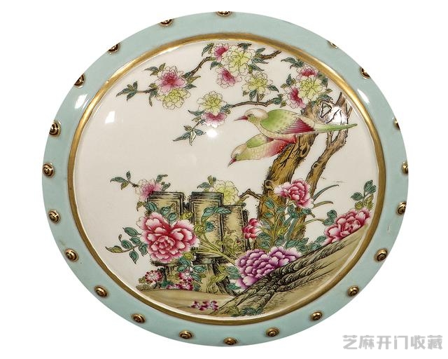 乾隆 粉彩四开光花鸟纹描金天球瓶