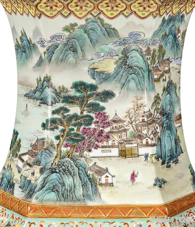 乾隆 粉彩描金山水田园风景图六方扁瓶