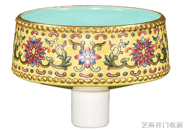 乾隆 花草纹黄地珐琅彩描金军持