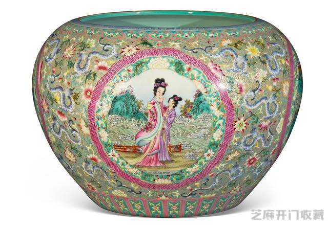 乾隆 粉彩缠枝夔龙纹开光仕女洗