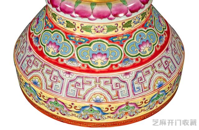乾隆 粉彩描金开光花鸟纹花觚（对）