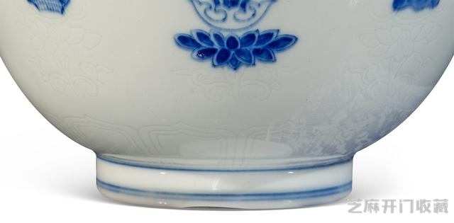 雍正 青花暗八宝纹深腰碗