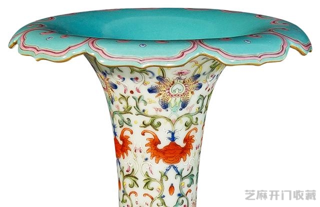 乾隆 粉彩描金卷草花卉纹花插（对）