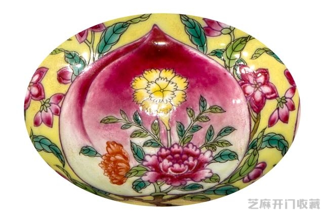 乾隆 粉彩黄地开光花卉纹唾盂