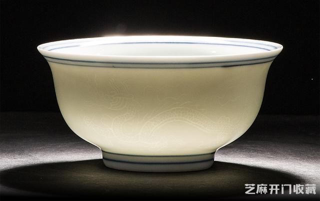 宣德 青花甜白暗刻双龙纹小碗（对）