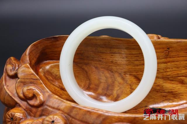 同为和田玉，价格竟是天壤之别！