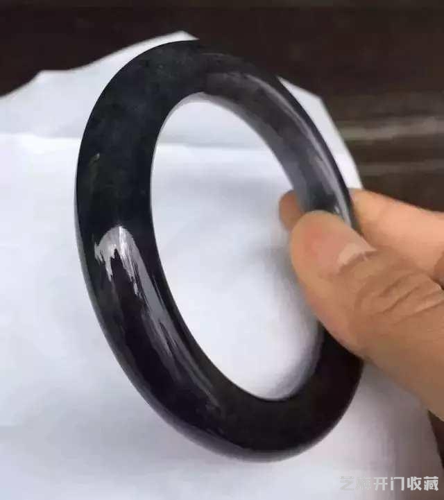 石不可貌相，脏兮兮的石头还能切出高价的翡翠？原来竟是这种情况