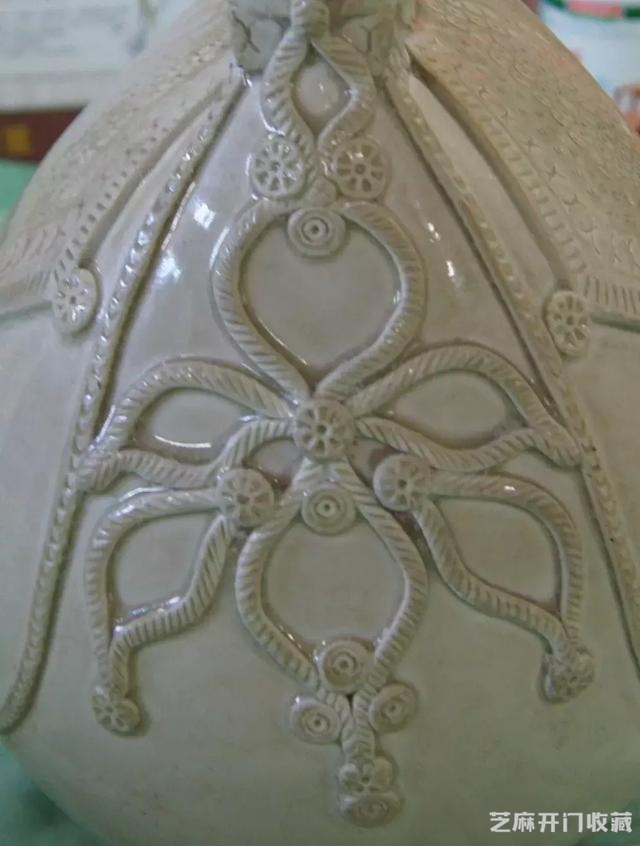 出土唐代白瓷皮囊壶赏析