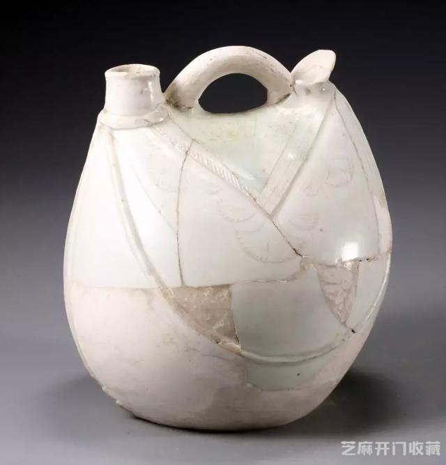 出土唐代白瓷皮囊壶赏析