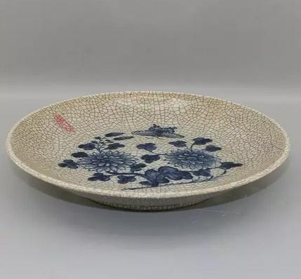 哥釉青花花蝶纹盘赏析