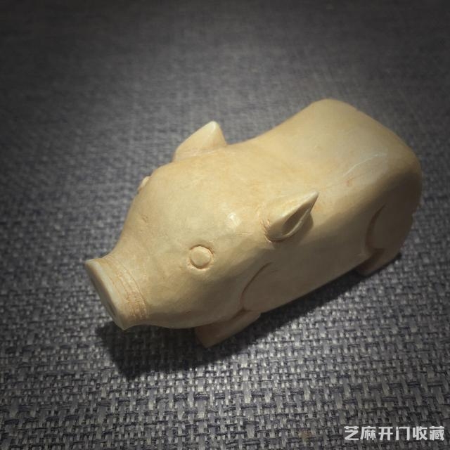 今天在古玩城淘到的玉猪，藏友一起欣赏