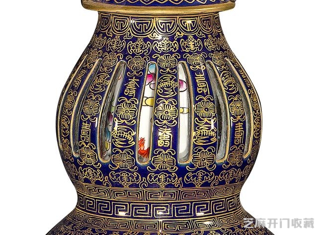 雍正 蓝釉描金镂空粉彩转心葫芦尊（对）