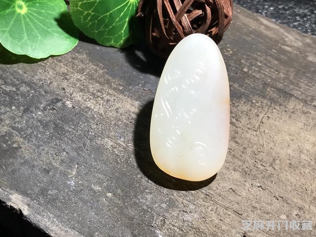 ​如何鉴定新疆和田羊脂级白玉？