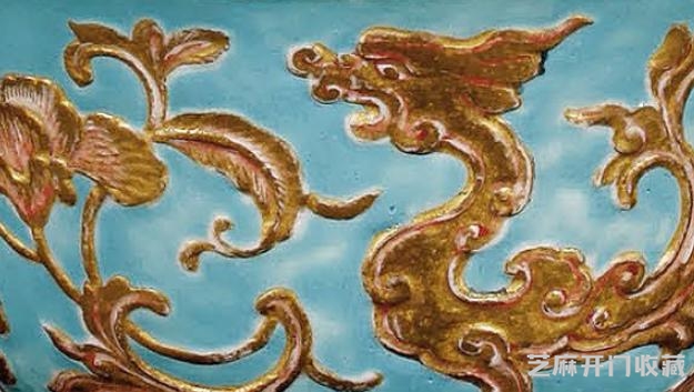 清 嘉庆 松石绿地描金夔龙纹碗