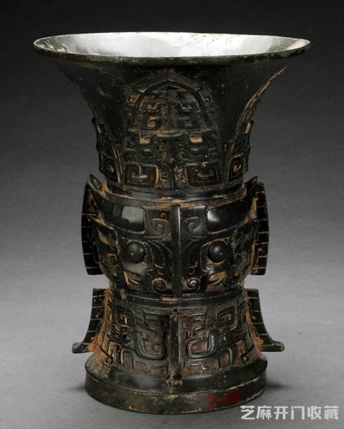 乌黑发亮完整如新，会是古代青铜器？怎么没有一点绿锈和残缺！