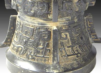 乌黑发亮完整如新，会是古代青铜器？怎么没有一点绿锈和残缺！