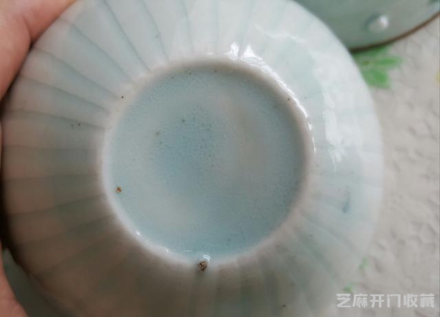 北宋湖田窑淡天青釉条纹谷钉钵一对