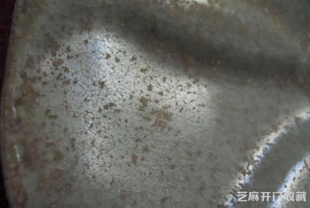 瓷器微观鉴赏：汝窑瓷器的返铅现象与紫晕光