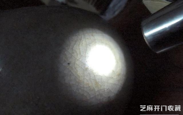 瓷器微观鉴赏：汝窑瓷器的返铅现象与紫晕光