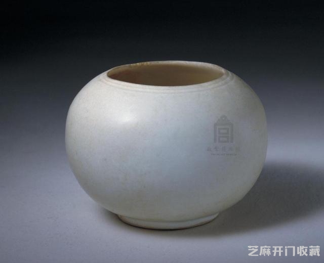 北京故宫所藏五代十国动荡时期的定窑、越窑瓷器