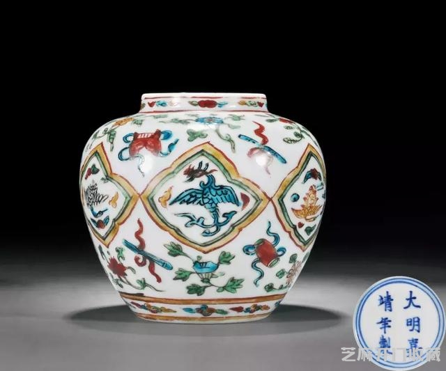 聚焦京城拍卖，先来嘉德四季领略七种不同瓷器的韵味……