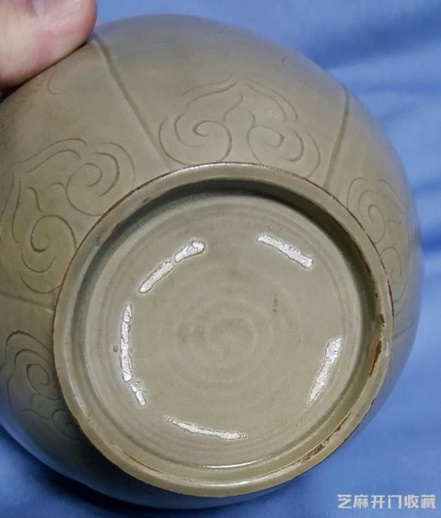 五代秘色瓷划花、蜻蜓纹饰黄釉盖罐