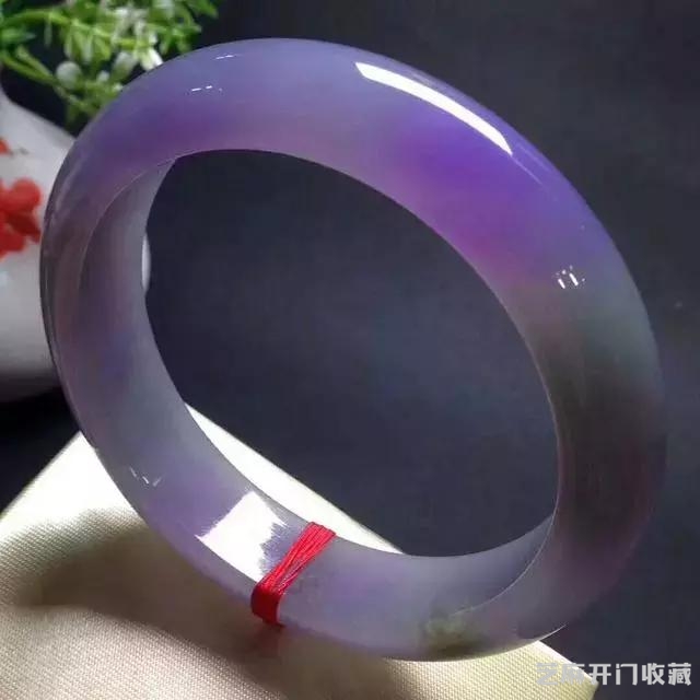 男子花高价买翡翠原石，一刀切出万分罕见的极品紫罗兰！