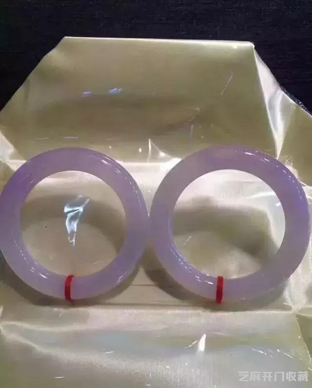 男子花高价买翡翠原石，一刀切出万分罕见的极品紫罗兰！