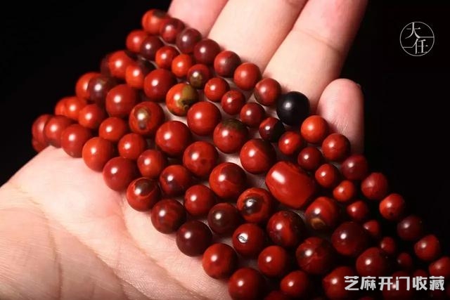 顶级锦红，价值千金，只出现在包浆料南红的肉层中！