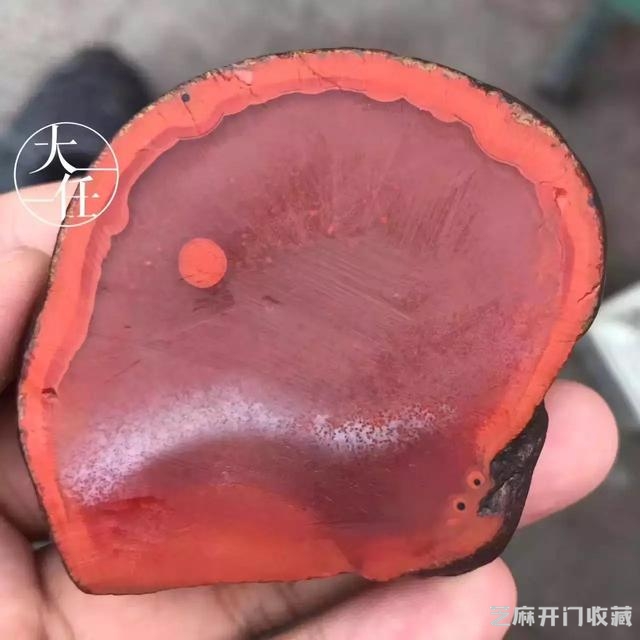 顶级锦红，价值千金，只出现在包浆料南红的肉层中！