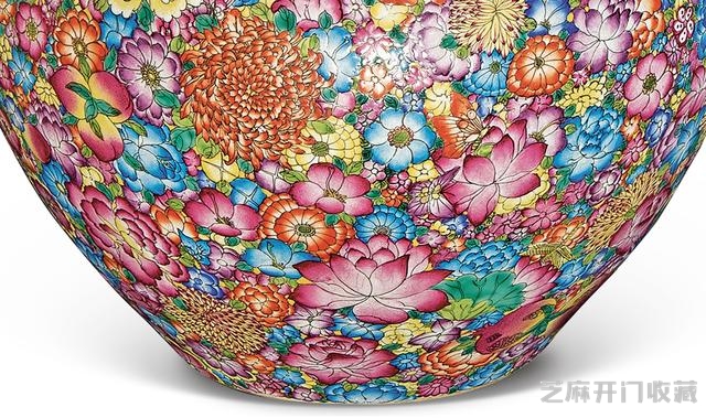 乾隆 粉彩百花不露地天球瓶