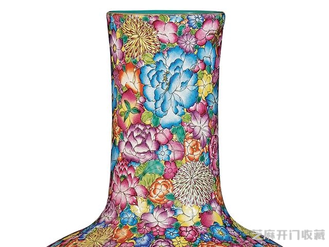 乾隆 粉彩百花不露地天球瓶