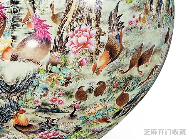 乾隆 粉彩百鸟朝凤纹天球瓶