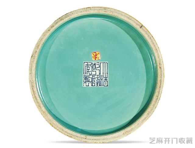 乾隆 粉彩百鸟朝凤纹天球瓶