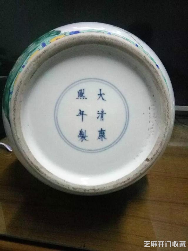 康熙粉彩花鸟天球瓶